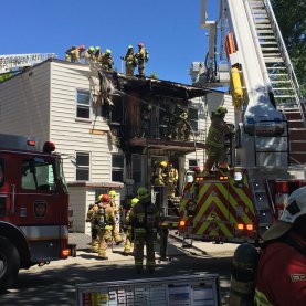 Immeuble à logements endommagé par les flammes à Québec