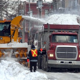 Opérations de déneigement: le stationnement de nuit interdit dès 22 heures cet hiver à Québec