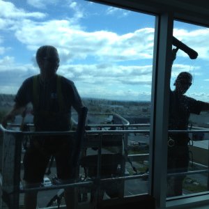 LES LAVEURS DE VITRES