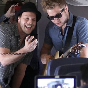 Gavin DeGraw chante à 35000 pieds dans les airs!