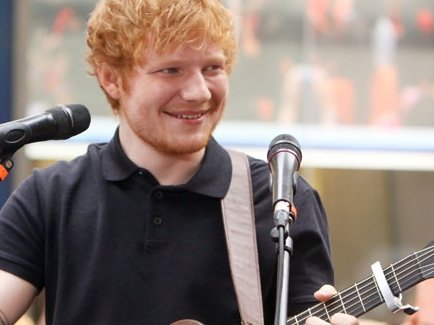 Ed Sheeran interprète une nouvelle chanson 