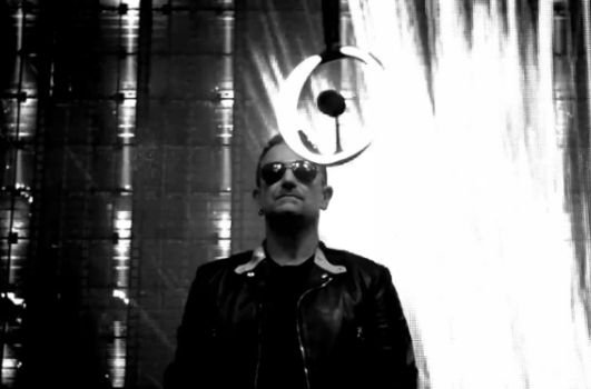 U2 dévoile le clip en noir et blanc d'Invisible