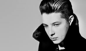 Vidéoclip de «Out Of My Head» de John Newman