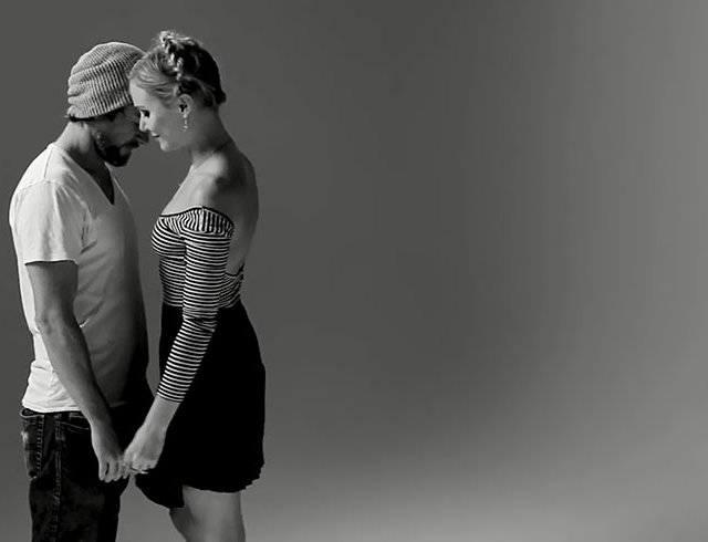 Vidéo : First Kiss