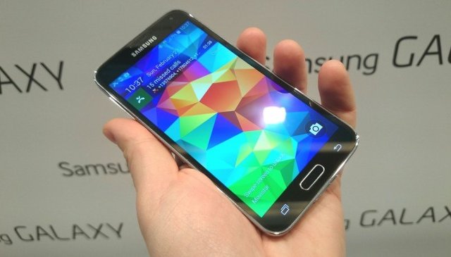 Galaxy S5 : Samsung dévoile une publicité se moquant de l’iPhone