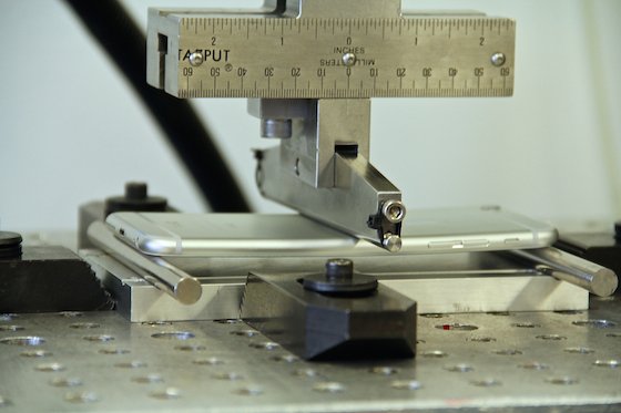 Apple fait visiter ses labos de test de résistance