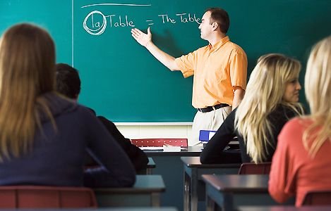 Vidéo: Un étudiant se fâche en classe!