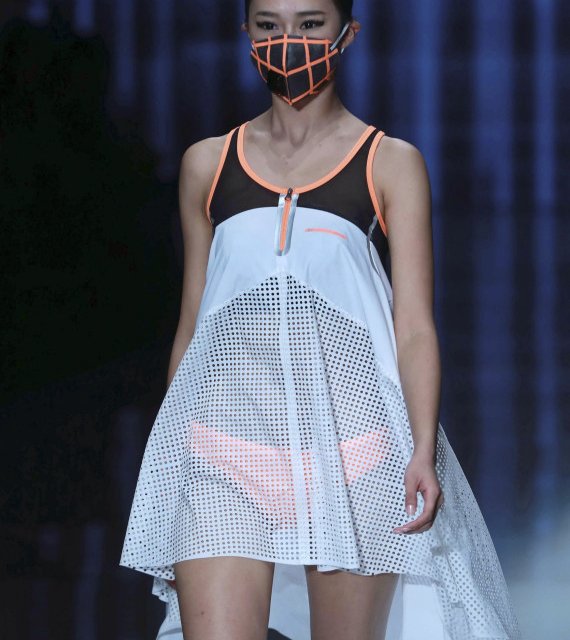 La pollution en Chine inspire un défilé de mode