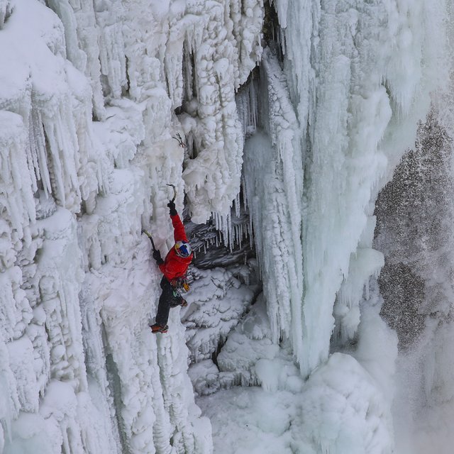 BUZZ : escalader les chutes Niagara