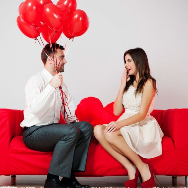 Des couples se regardent pendant 4 minutes!