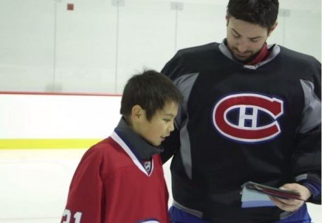 Carey Price réalise le reve d'un garçon de sa communauté