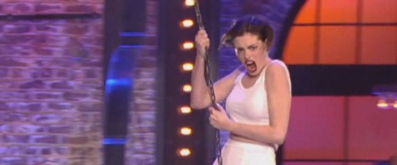 BUZZ : Anne Hathaway alias Miley Cyrus !