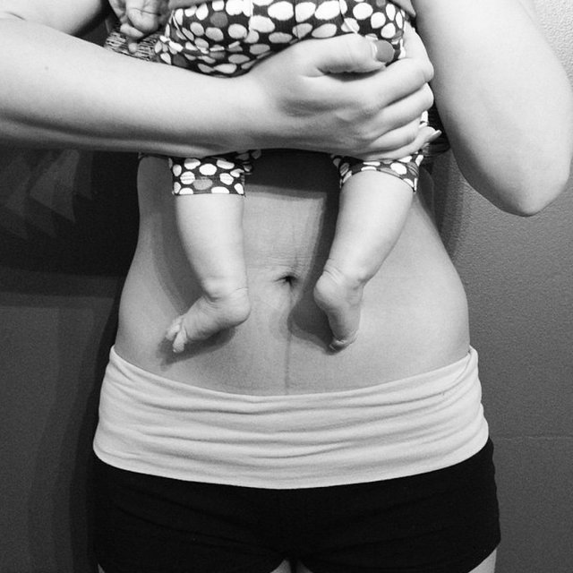 Assumer votre corps avec le mot-clic #postpartum.