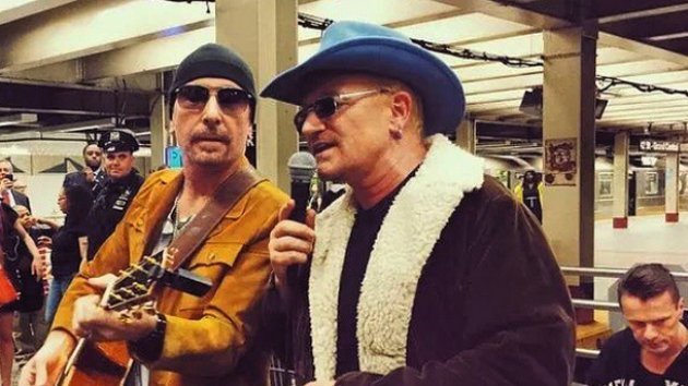 BUZZ : U2 incognito dans le metro de New York