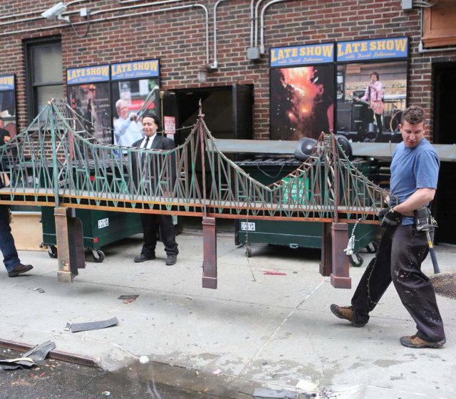 12h plus tard: ENWEILLE dehors Letterman!