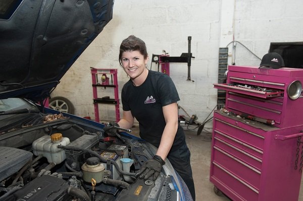 Profession: mécanicienne