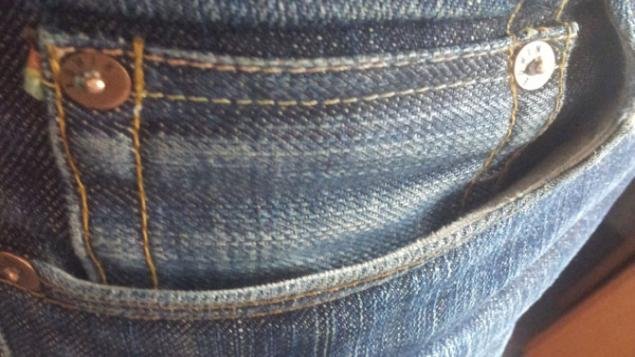 À quoi sert la petite poche au dessus de la poche-avant de vos jeans ?