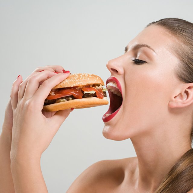 Un végétarien sur trois  mange de la viande quand...