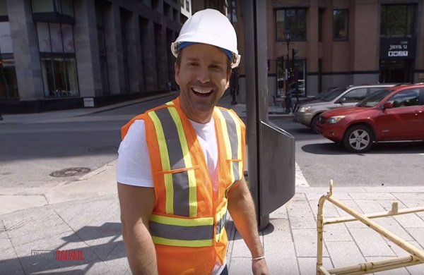 Vidéo : Éric Salvail visite des chantiers de construction