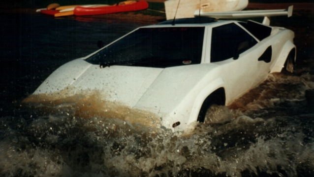 Lamborghini : indomptable sur la route.. et sur l'eau ?