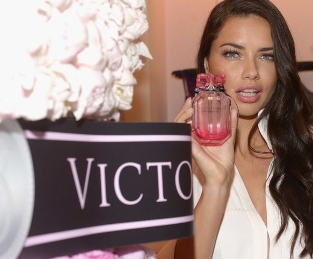 Un parfum Victoria's Secret qui éloigne les moustiques!