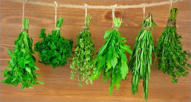 Utilisez les fines herbes pour nettoyer votre maison!