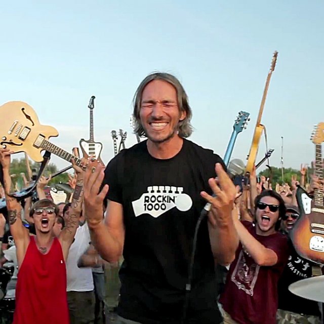 1200 musiciens interprètent « Smells Like Teen Spirit » en live