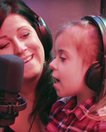 CUTE: Marie-Élaine Thibert et sa fille de 4 ans en duo 