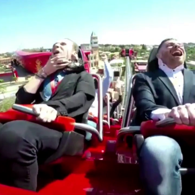 Vidéo virale: Il essaie une montagne russe et l'impossible arrive!