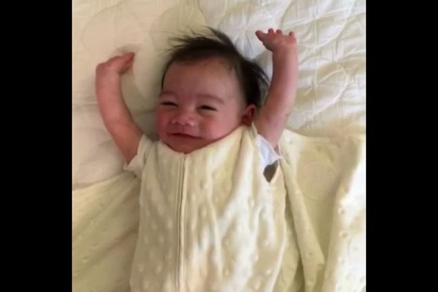 Le réveil de ce bébé va vous faire craquer !
