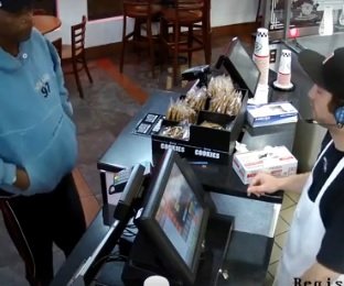 On a trouvé le gars le plus relax au monde!