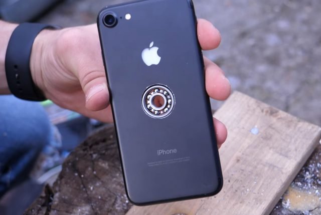 Transformez votre iPhone en fameux «hand spinner»!