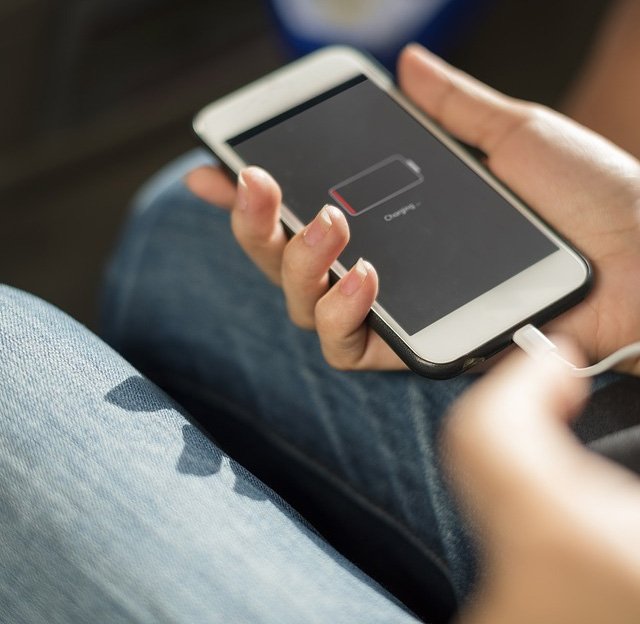 5 erreurs fréquentes à éviter en chargeant votre téléphone