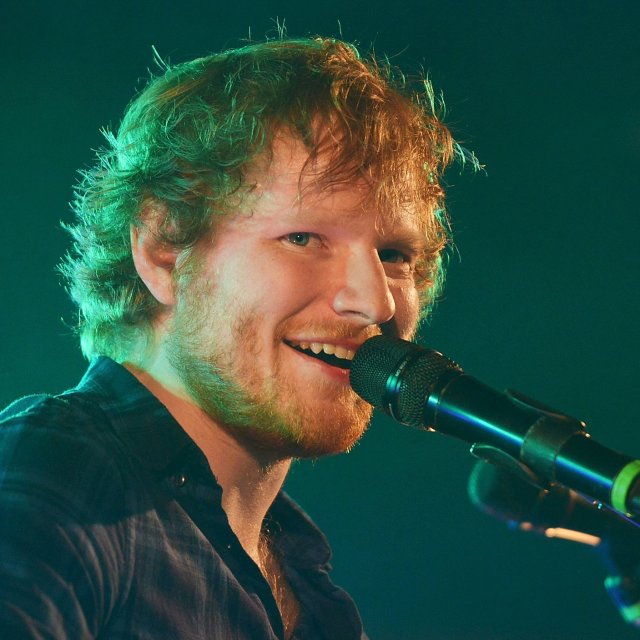 Ed Sheeran reprend la chanson «Baby One More Time» de Britney Spears!