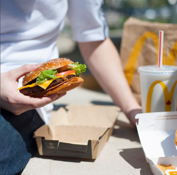 McDonald's offrira son hamburger classique pour 67 ¢ !