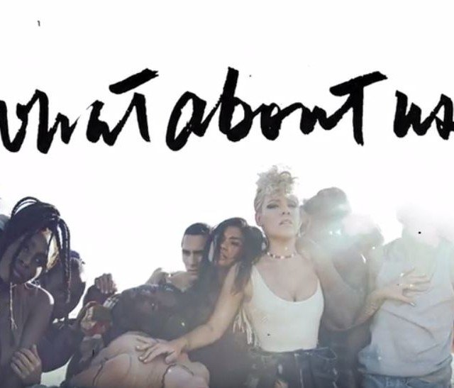 Le vidéoclip de la chanson «What About Us» de P!nk!