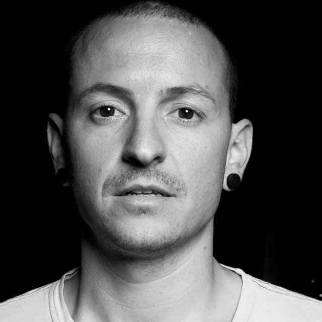 Les fans de Linkin Park rendent hommage à Chester Bennington