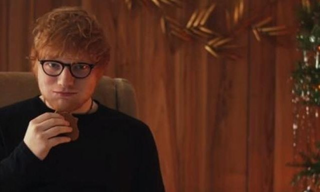 Ed Sheeran fête Noël dans une publicité pour Spotify