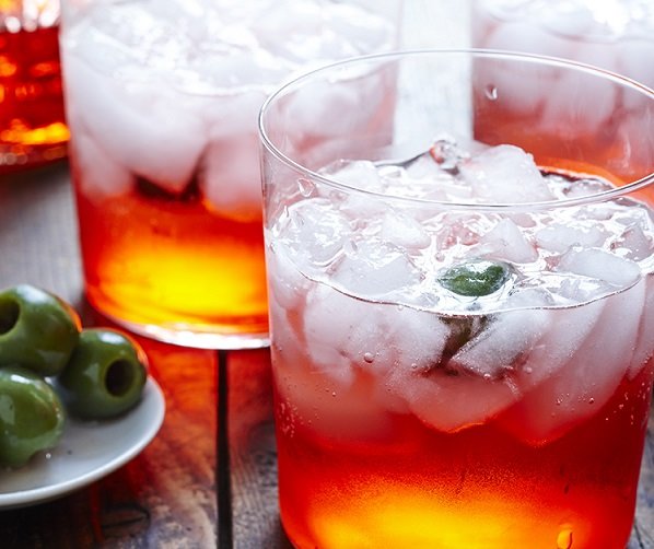 Barman d'un jour: Nathan Meilleur nous fait un aperol spritz 