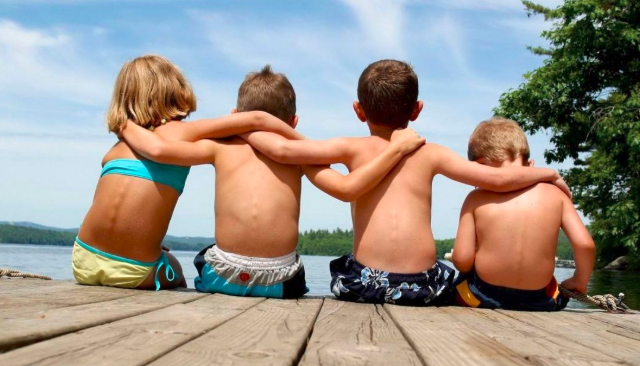 Gardez vos amis d'enfance, c'est bon pour votre santé mentale!