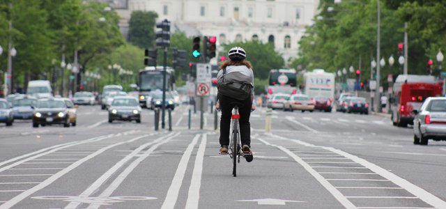 Vélo: apprenez les techniques de virage et de changement de voie