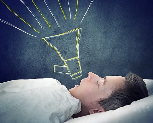 Vous parlez dans votre sommeil, voici pourquoi?