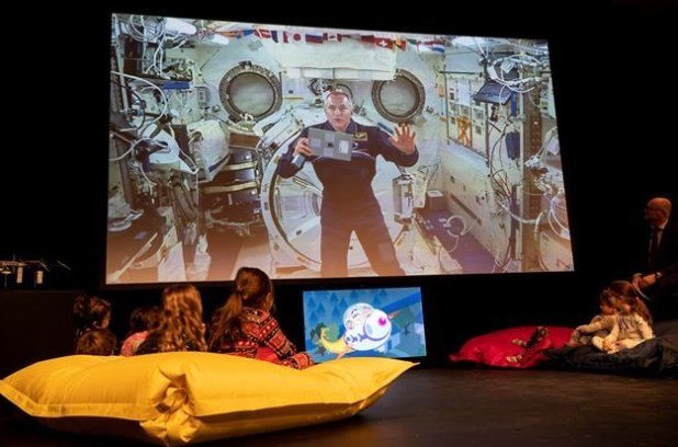 David St-Jacques s'adresse aux enfants depuis l'espace!