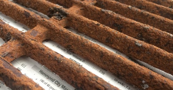 Grille du BBQ rouillée? On a testé 4 méthodes naturelles pour vous