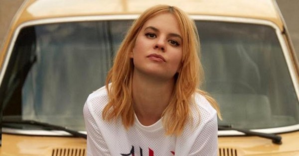 Le vidéoclip de Carrousel, le nouvel extrait d'Eli Rose