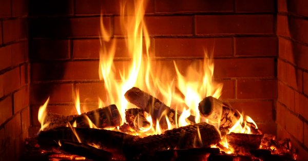 Le réconfortant feu de foyer à la télé!