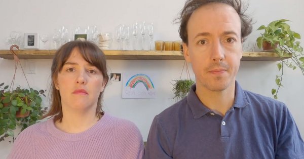 Florence Longpré devient une mère en confinement dans un sketch hilarant