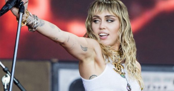 Miley Cyrus reprend "Wish You Were Here" de Pink Floyd