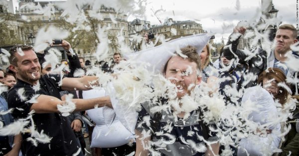 3 avril: Journée mondiale de la bataille d'oreillers