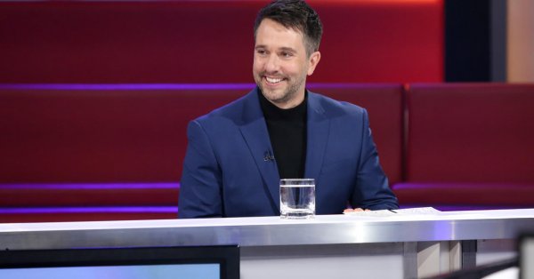 Alex Barrette comme fou du roi à Tout le monde en parle!